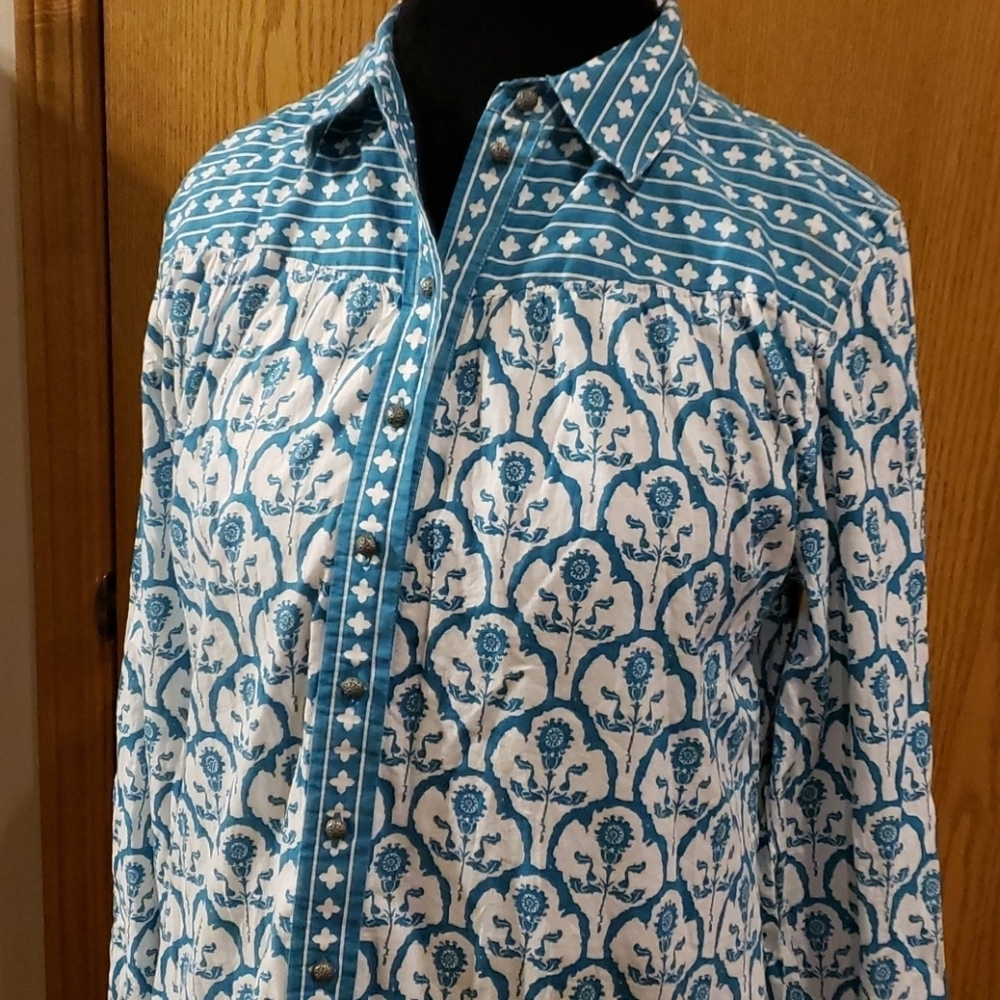 Soft surroundings long sleeve top turquoise white